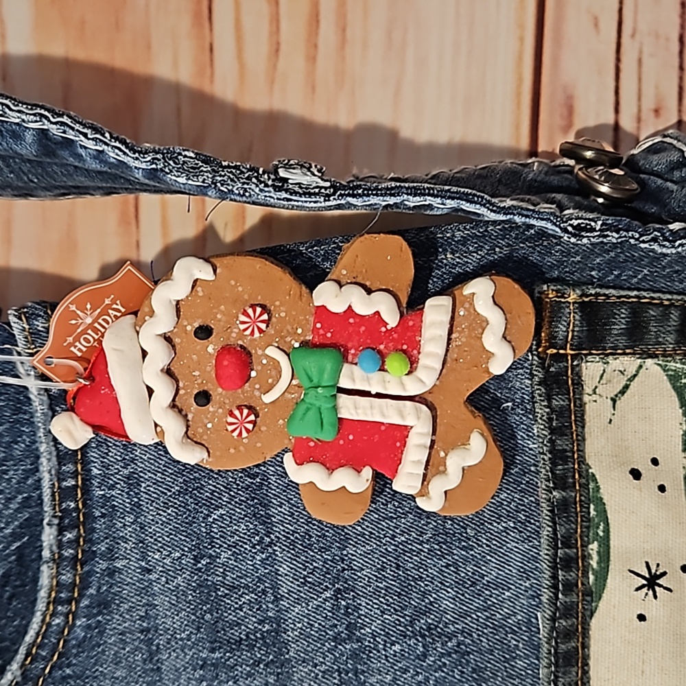 🤶🎄HANDMADE  UPCYCLED CHRISTMAS GIFT SANTA APRON W/ COOKIE ORNAMENT & SPOONS 🎁 - Picture 3 of 10
